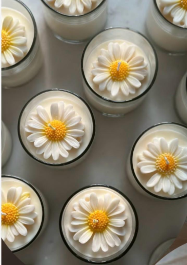 Daisy Candle in Glass